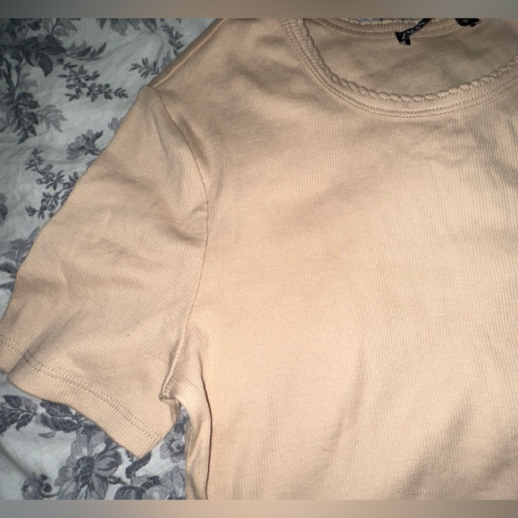 Women’s Ribbed Cropped Top - Picture 3 of 3